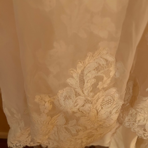 Ivory wedding gown. Size 6 - Picture 13 of 13